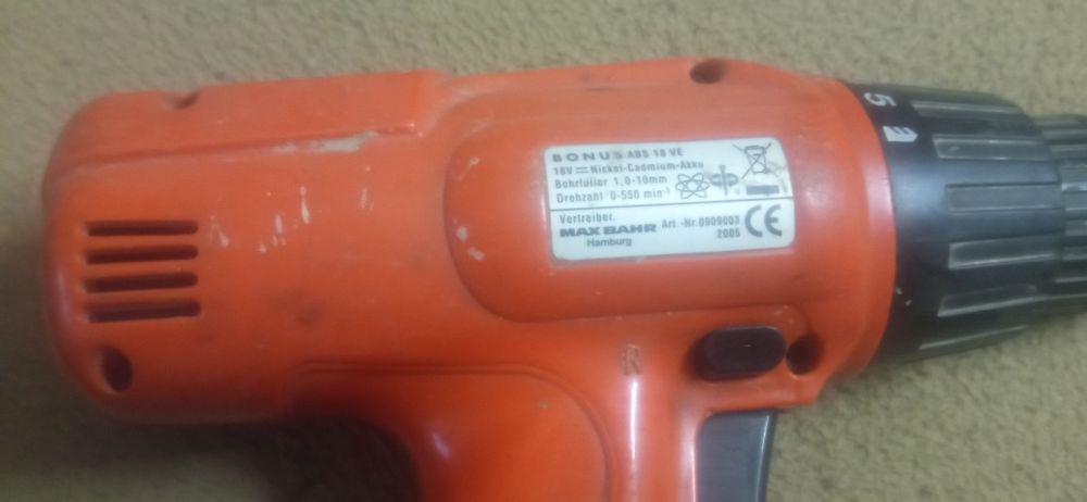 Шуруповёрт б/у без аккумулятора и зарядки  рабочие
