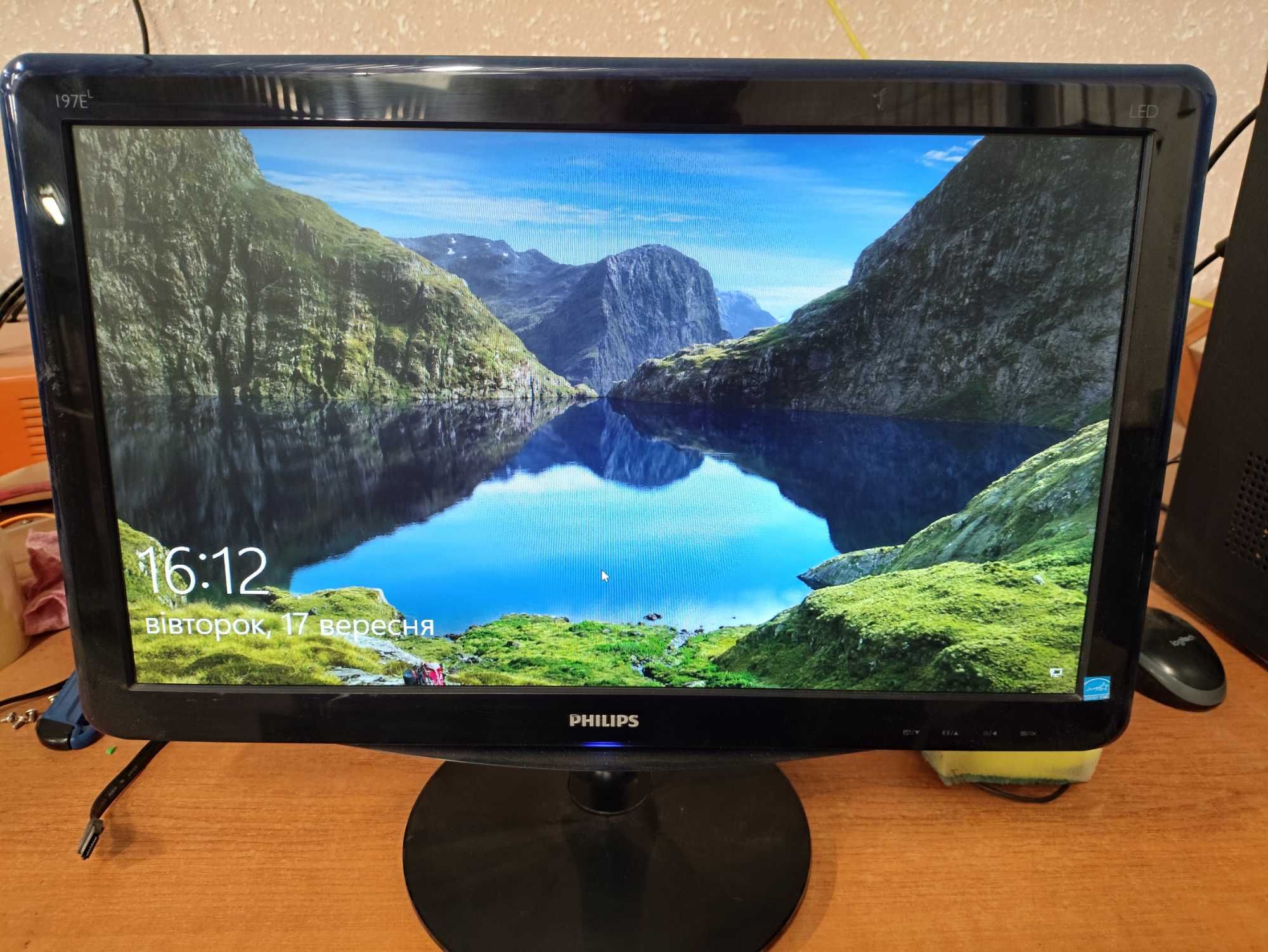 Продається монітор Philips 197E є кілька