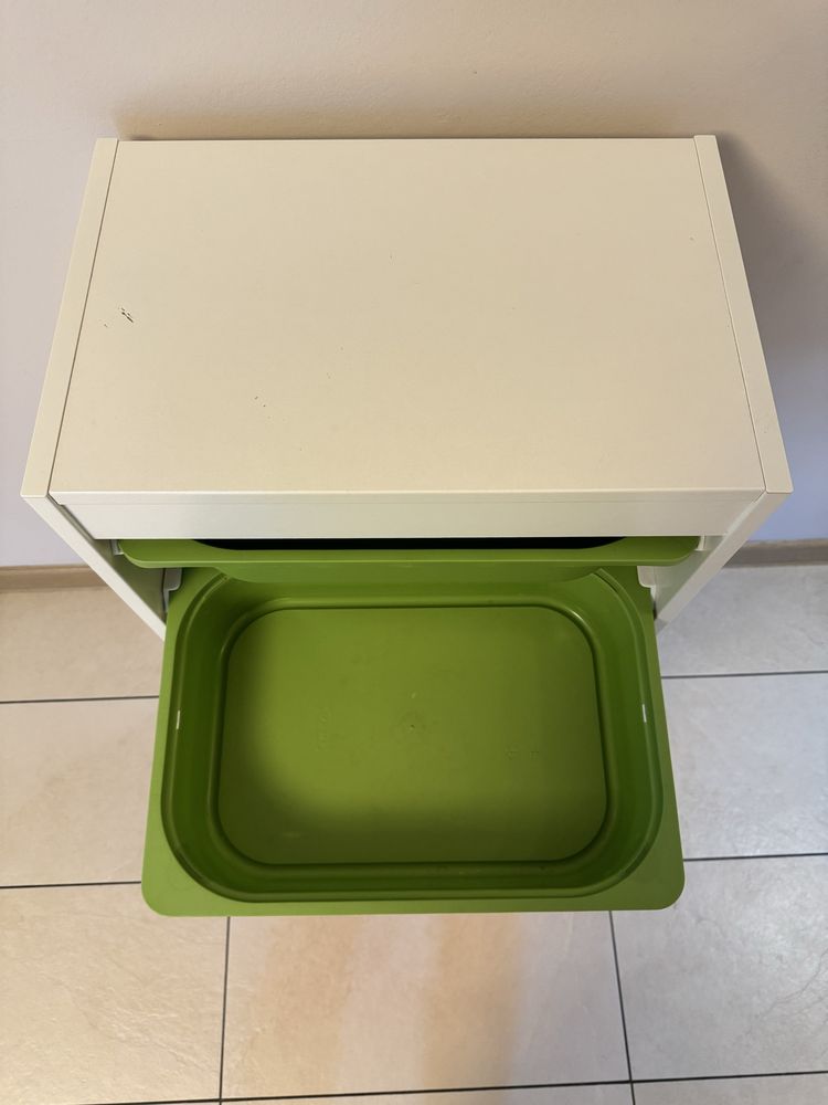 Szafka z Ikea z kolorowymi szufladami