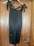 Vestido preto acetinado