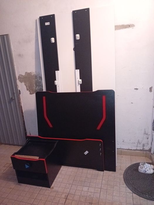 Cama  e messa cabeceira