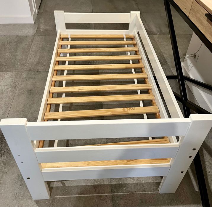 Łóżko sosna ze stelażem 80x160