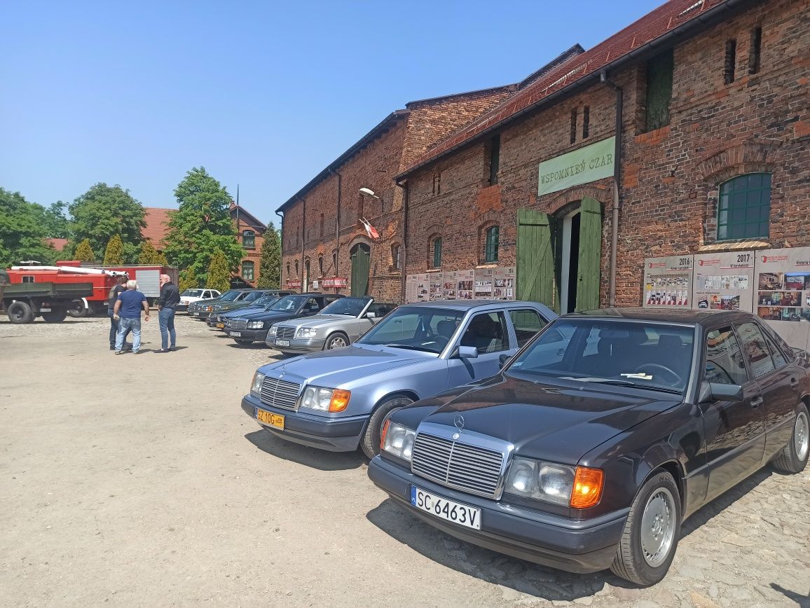 Mercedes W124 sedan