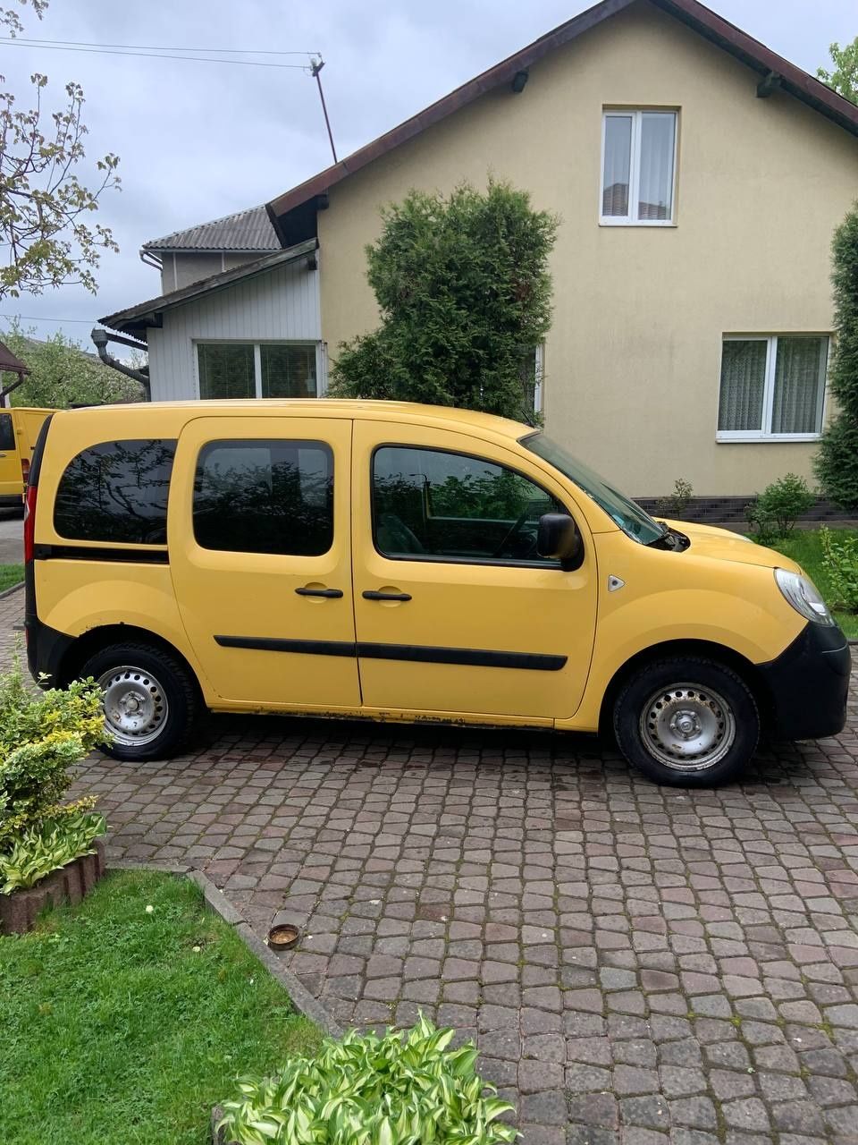 Продам Renault  Kangoo. 
Авто в рідній фарбі, ні ра