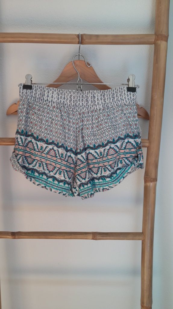 Calções forrados, com bolsos Bershka