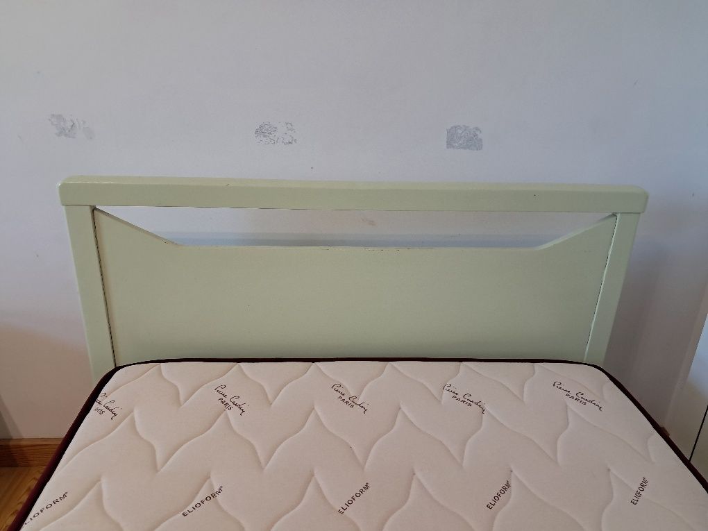 Cama individual adequada para quarto de criança