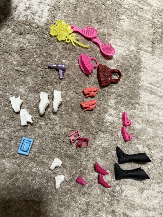 Взуття для Барбі