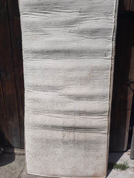 Materac do spania łózka 90 x 200 sprężynowy  gruby