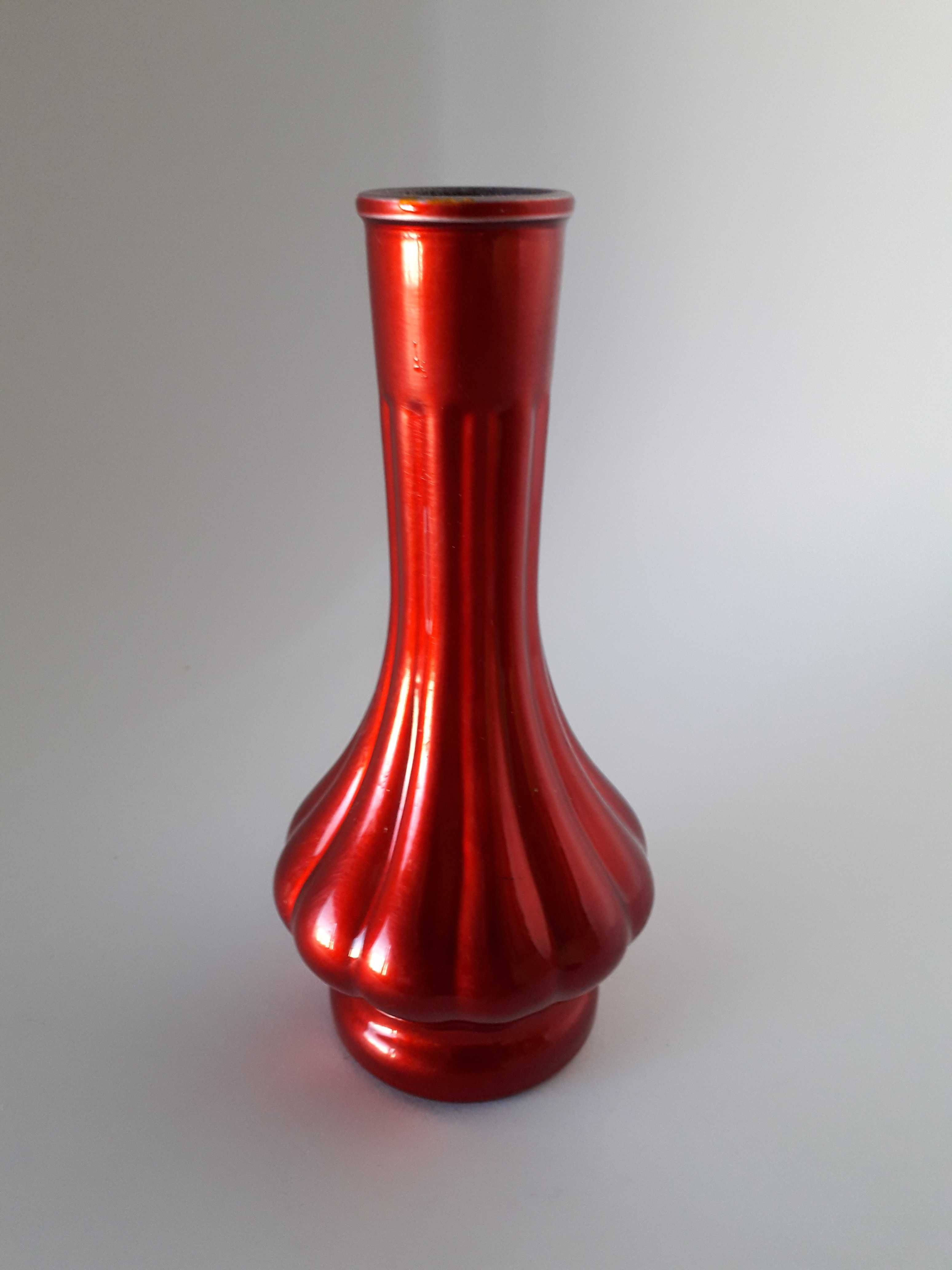 Ceramiczny sygnowany czerwony wazonik z Niemiec kolekcje PRL