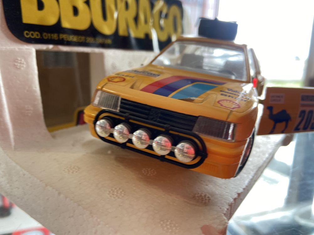 Miniatura Peugeot 205 burago 1/24