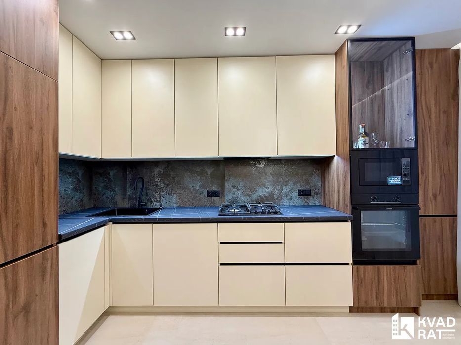 Готова до проживання півторачка з ремонтом в Паркова Алея