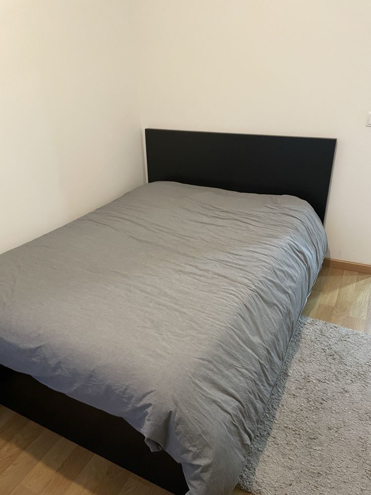 Cama casal com Colchao e Edredão Incluido