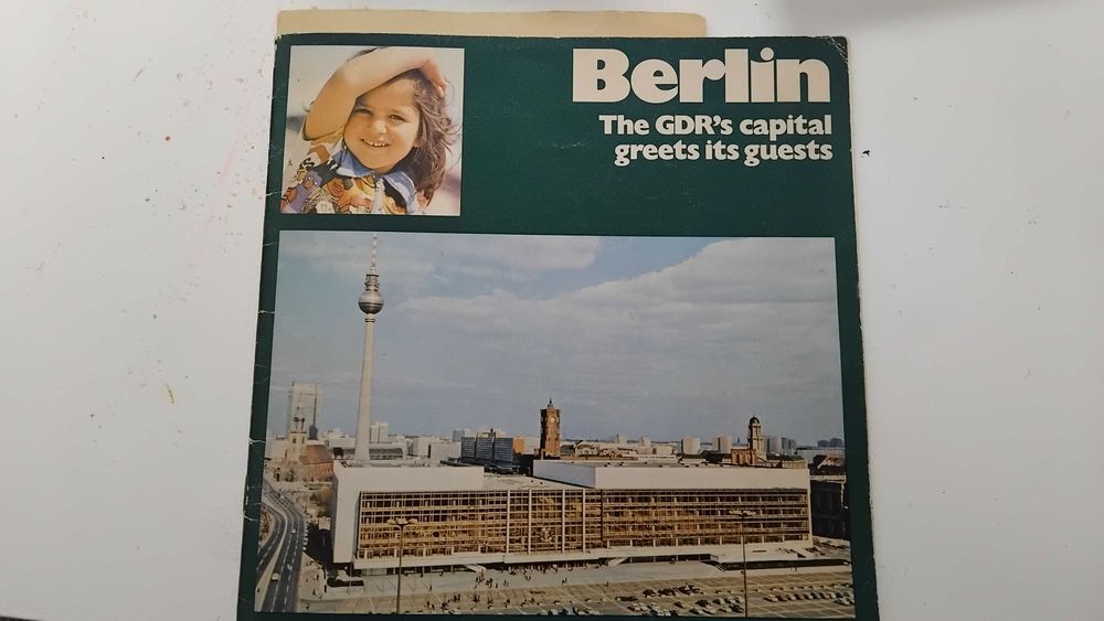 Przewodnik po Berlinie Zachodnim przewodnik po angielsku z 1988 z mapą