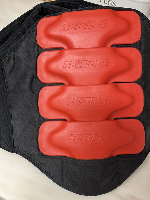 Proteçao de costas Dainese nova