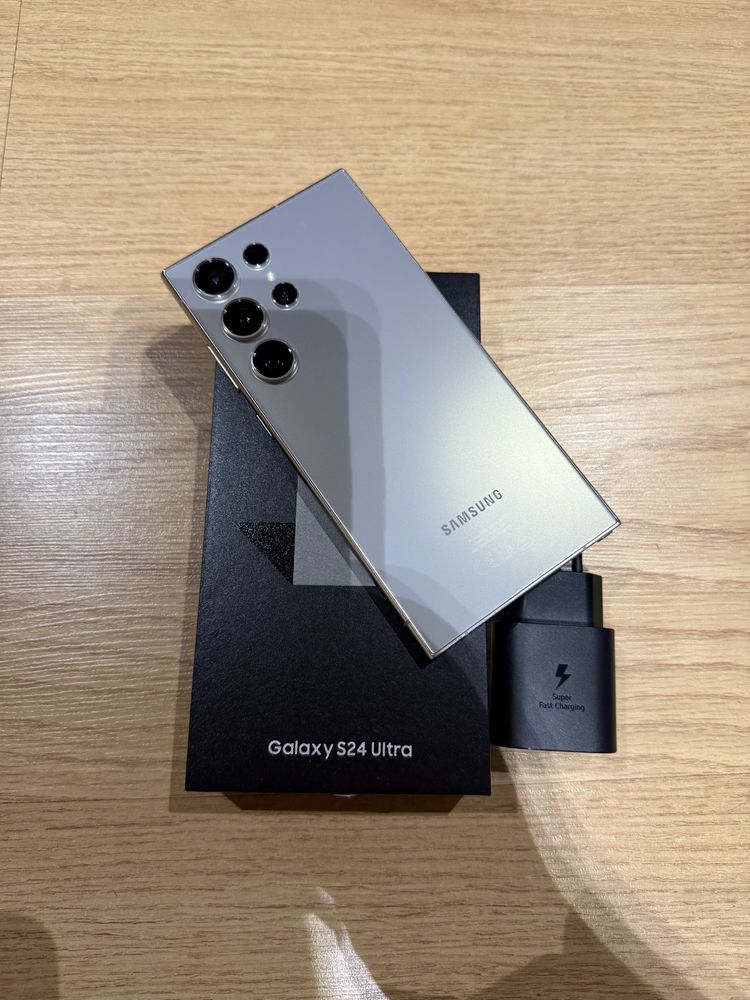 Samsung s24  Ultra 512Gb rigorosamente novo sem qualquer marca .