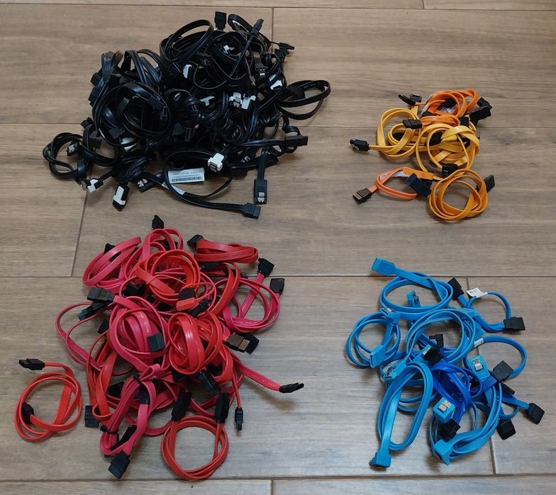 Cabos Sata de várias cores e tamanhos a 1.€ a unidade