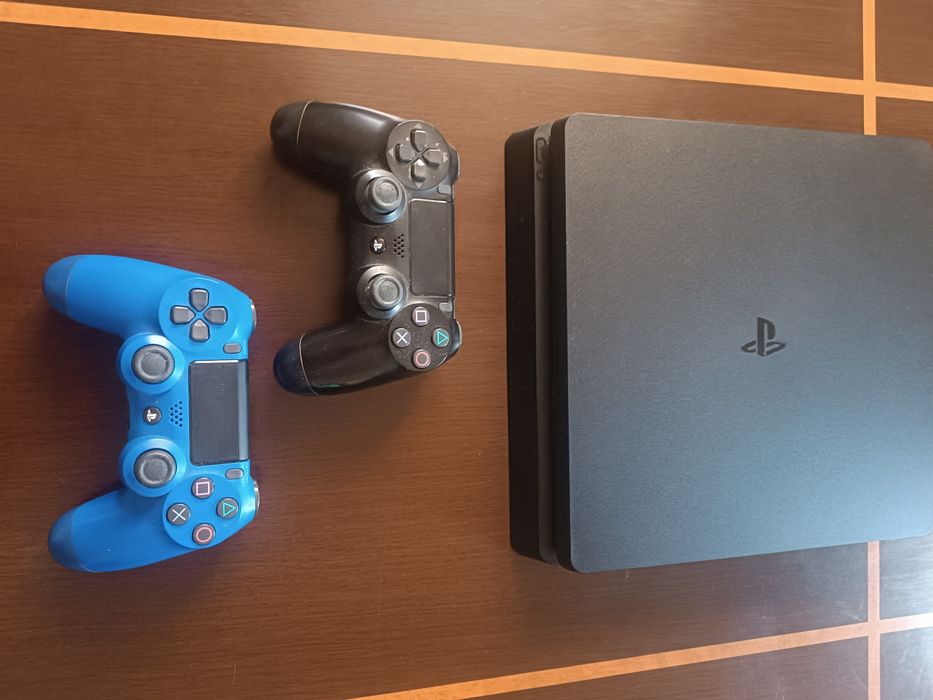 Sprzedam konsole PS4 z grami