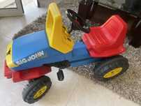 Carro a pedal para crianças