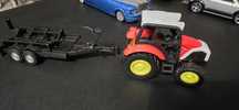 Traktor z przyczepą