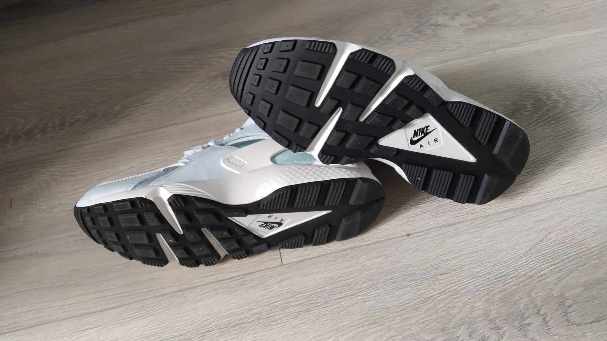 Buty damskie NIKE AIR HUARACHE Rozmiar 37