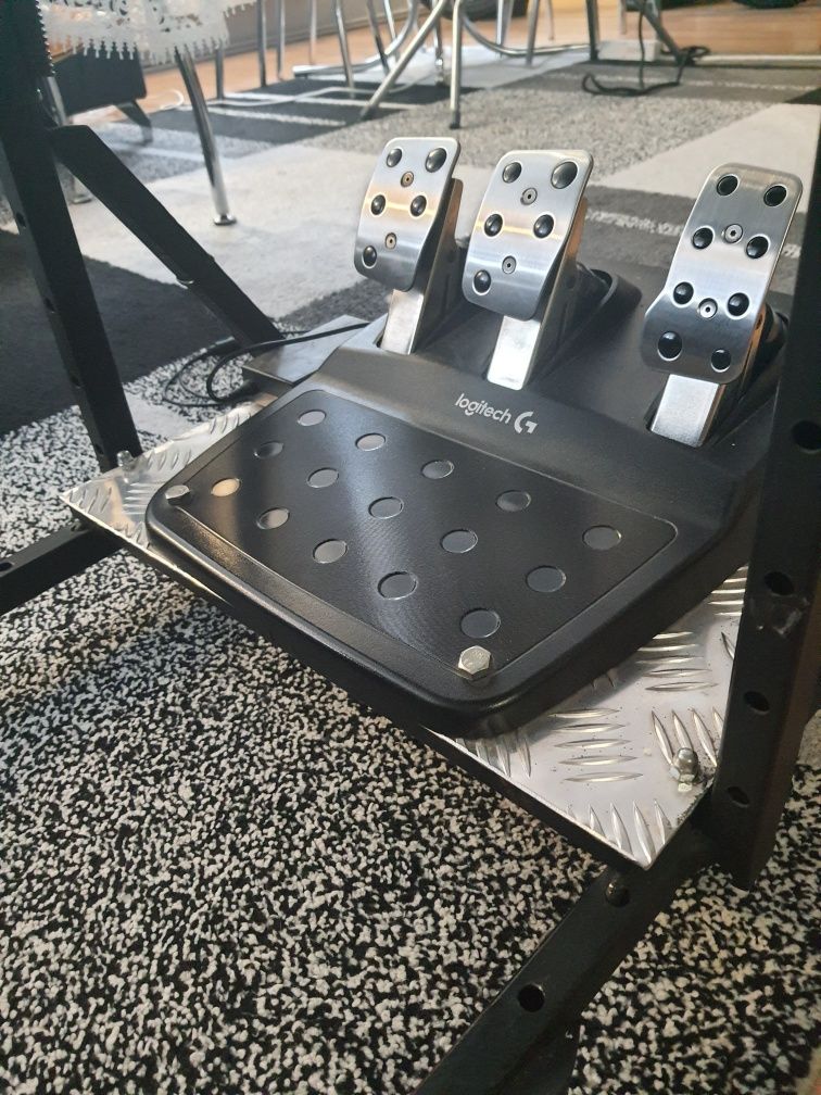 Stelaż sim racing *fotel kubełkowy*