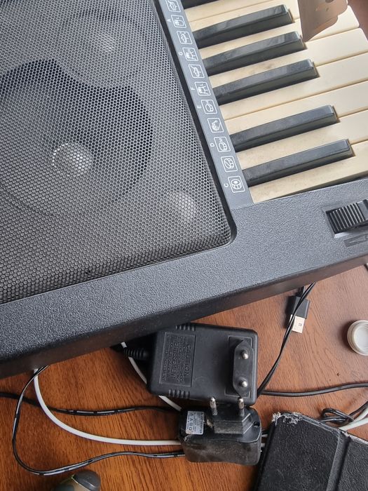 Продам синтезатор