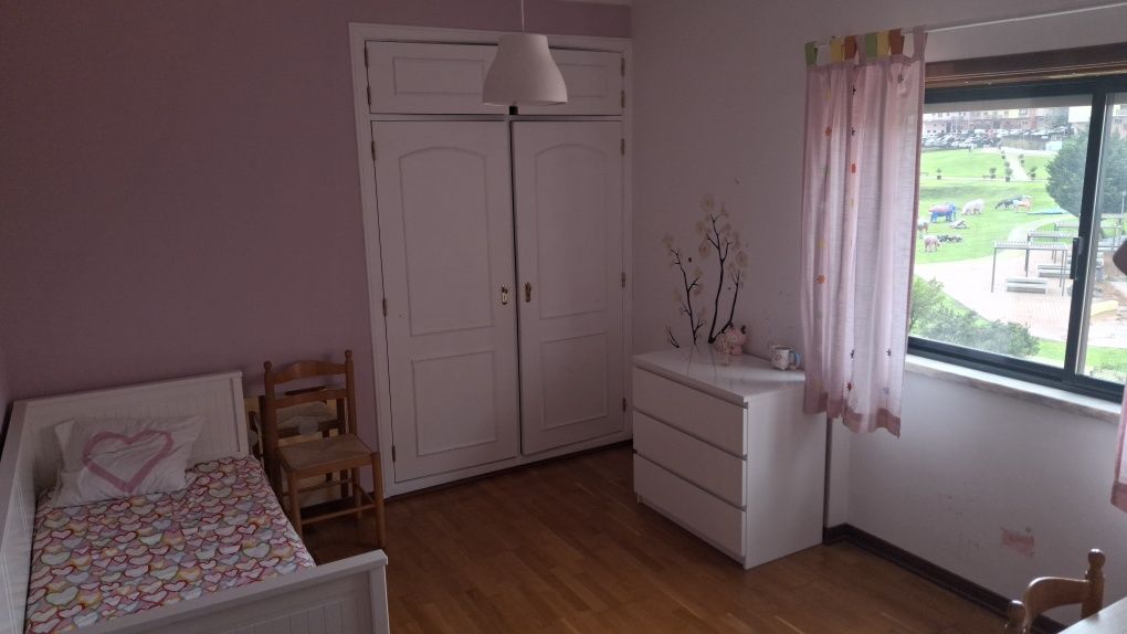 Quarto para Senhora ( Trabalhadora e/ou Estudante) despesas incluídas