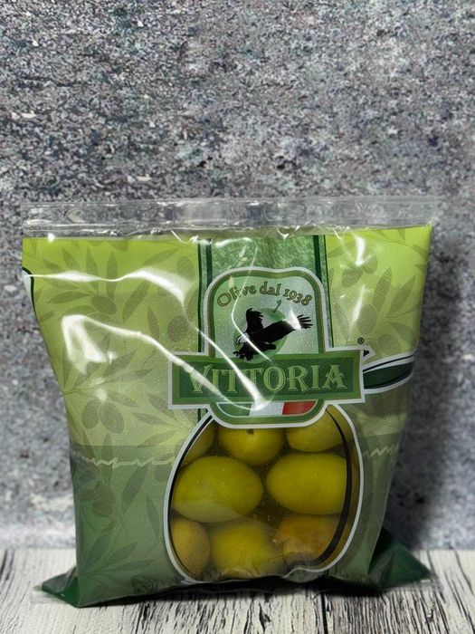 Оливки Vittoria зелені з кісточкою 450г