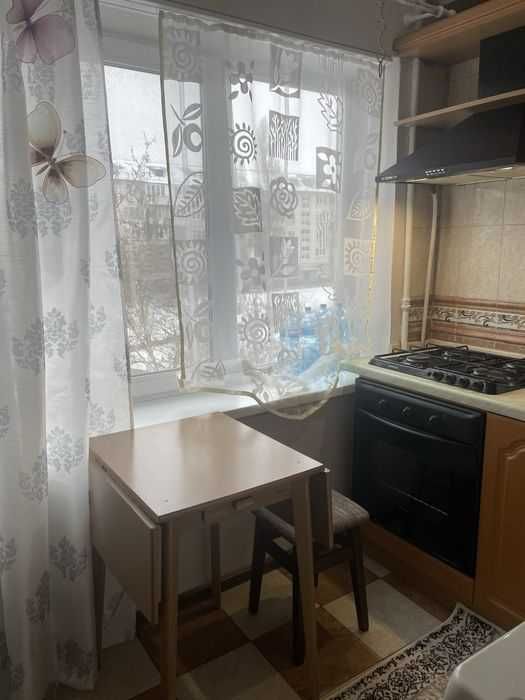 Актуальную сдам 1-комнатну буль Перова 42-Б Авторынок м.Дарница