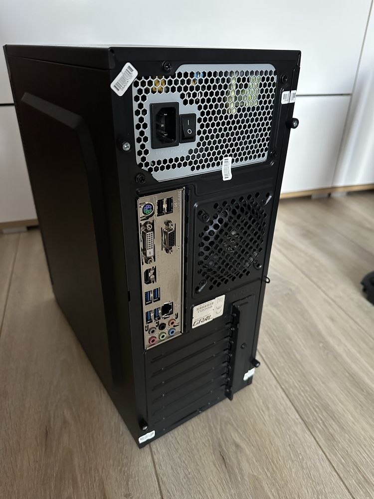 Komputer stacjonarny Intel Core i7 10700K 16GB RAM 500GB SSD NVME