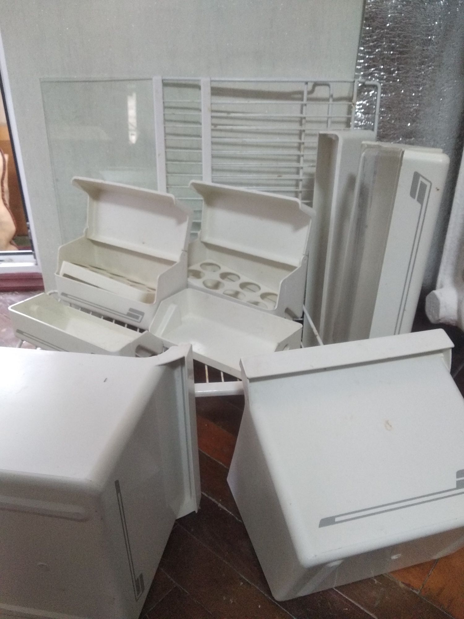Комплект поличок та ящиків для холодильника NORD 235