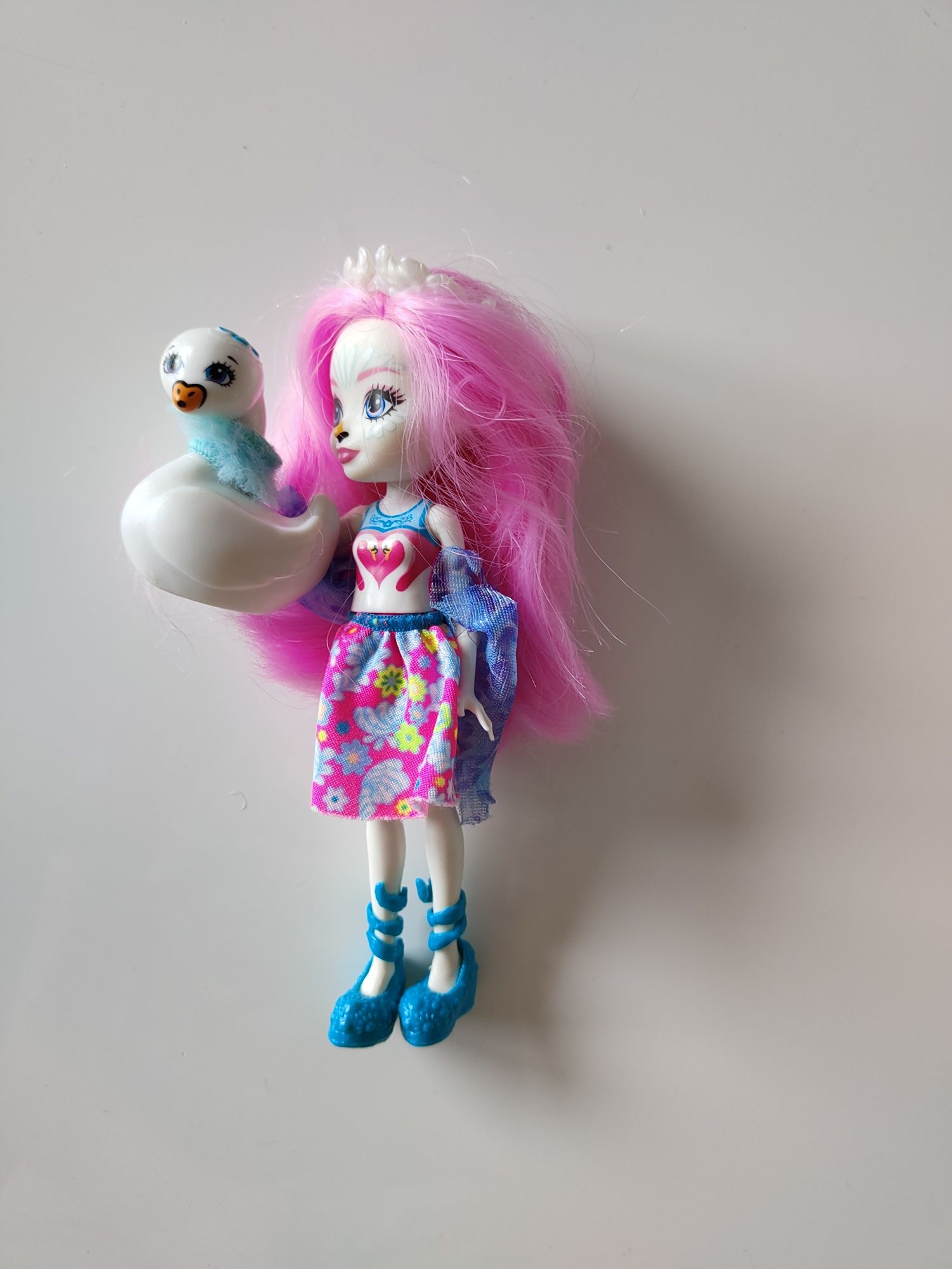 Lalka Enchantimals Swan Girl z łabędziem