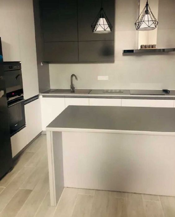 Продаж 2 поверхового будинку з балконом і ділянкою на 5 соток.