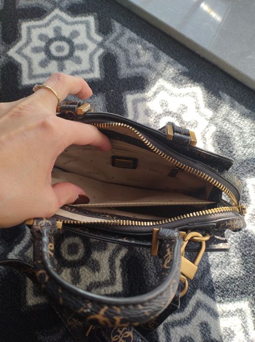 Torebka listonoszka Guess stan idealny jak nowa