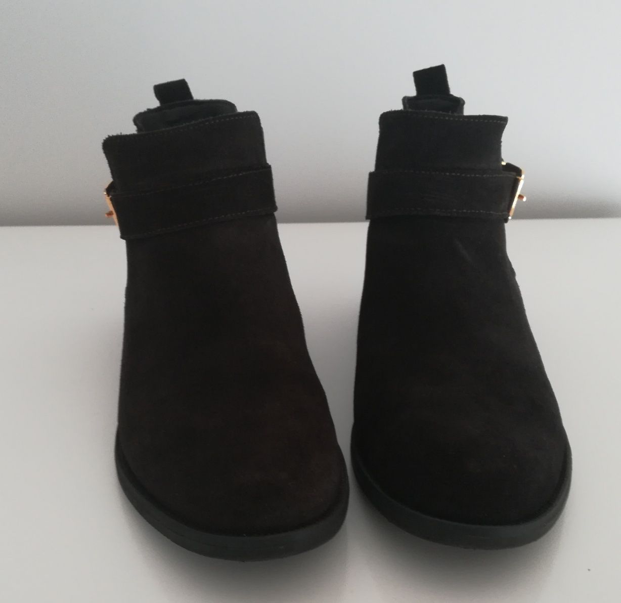 Botas de senhora cano baixo meia estação em camurça como novas