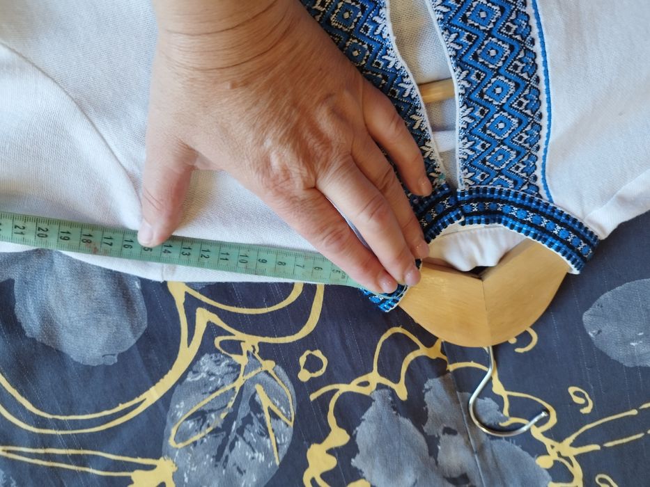 Продам вишиванку розмір 140