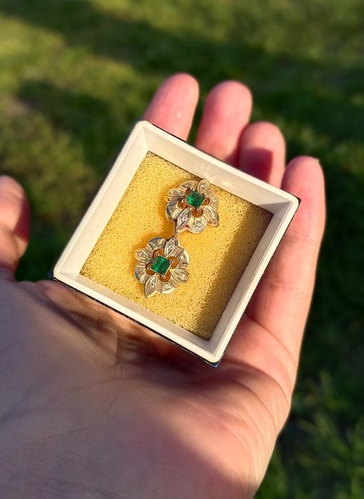 Золотые серьги с бриллиантами с изумрудом