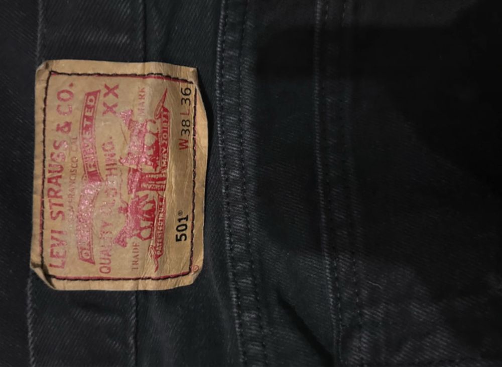Levi’s 501 (calças de ganga preta)