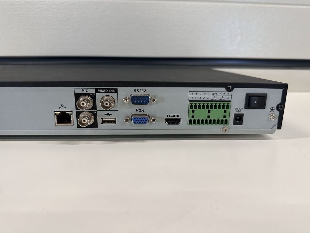 Rekestrator sieciowy BCS IP 8 kanałowy z PoE Gratis monitor 4Tb