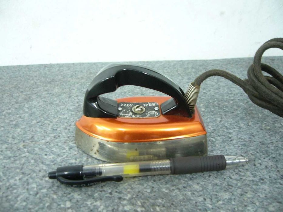 Mini żelazko podróżne typ P-120 zabytek 1958 rok