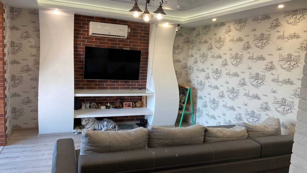 Продам 3 кімнатну квартиру 5/5 (пр-т Будівельників 32А)