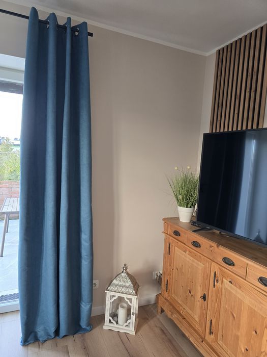 Zasłony na srebrnych przelotkach