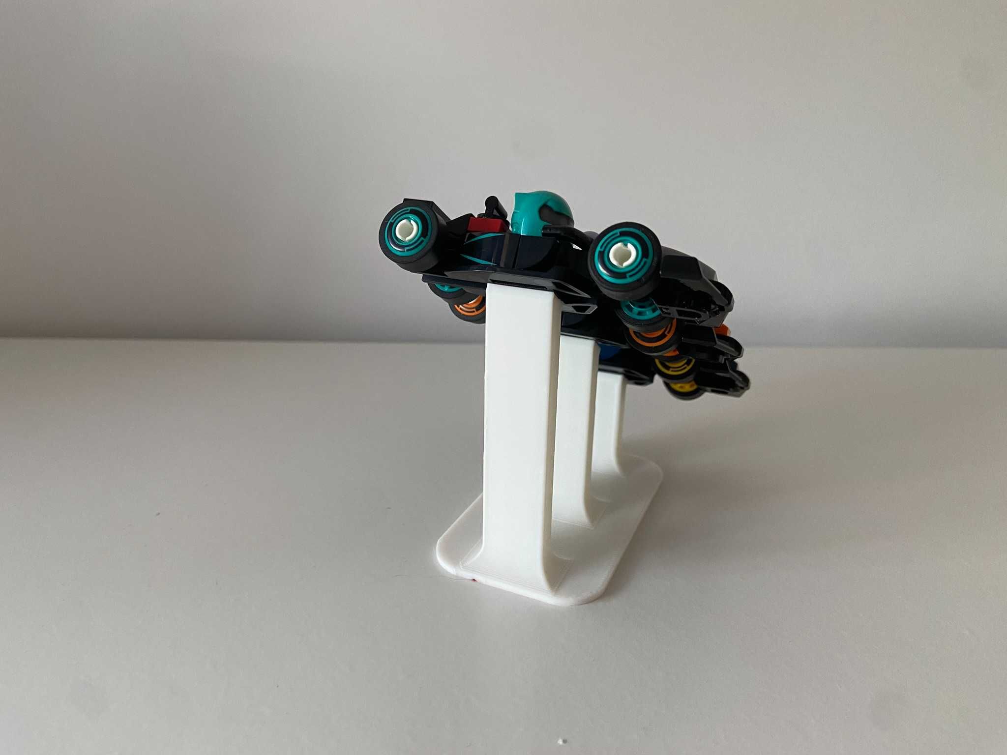 Suporte para 3 mini carros de F1 LEGO - Preto ou Branco