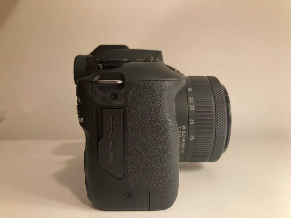 Máquina Fotográfica CANON EOS R 100