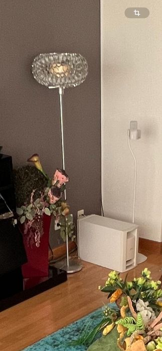 Candeeiro em pé cinza