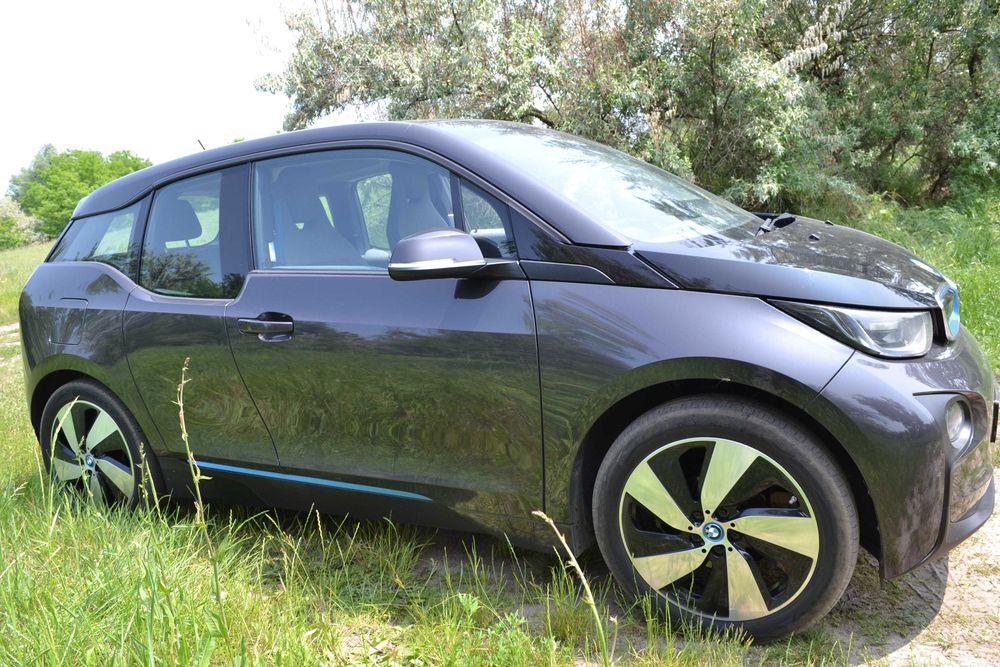 Електричний автомобіль БМВ I3