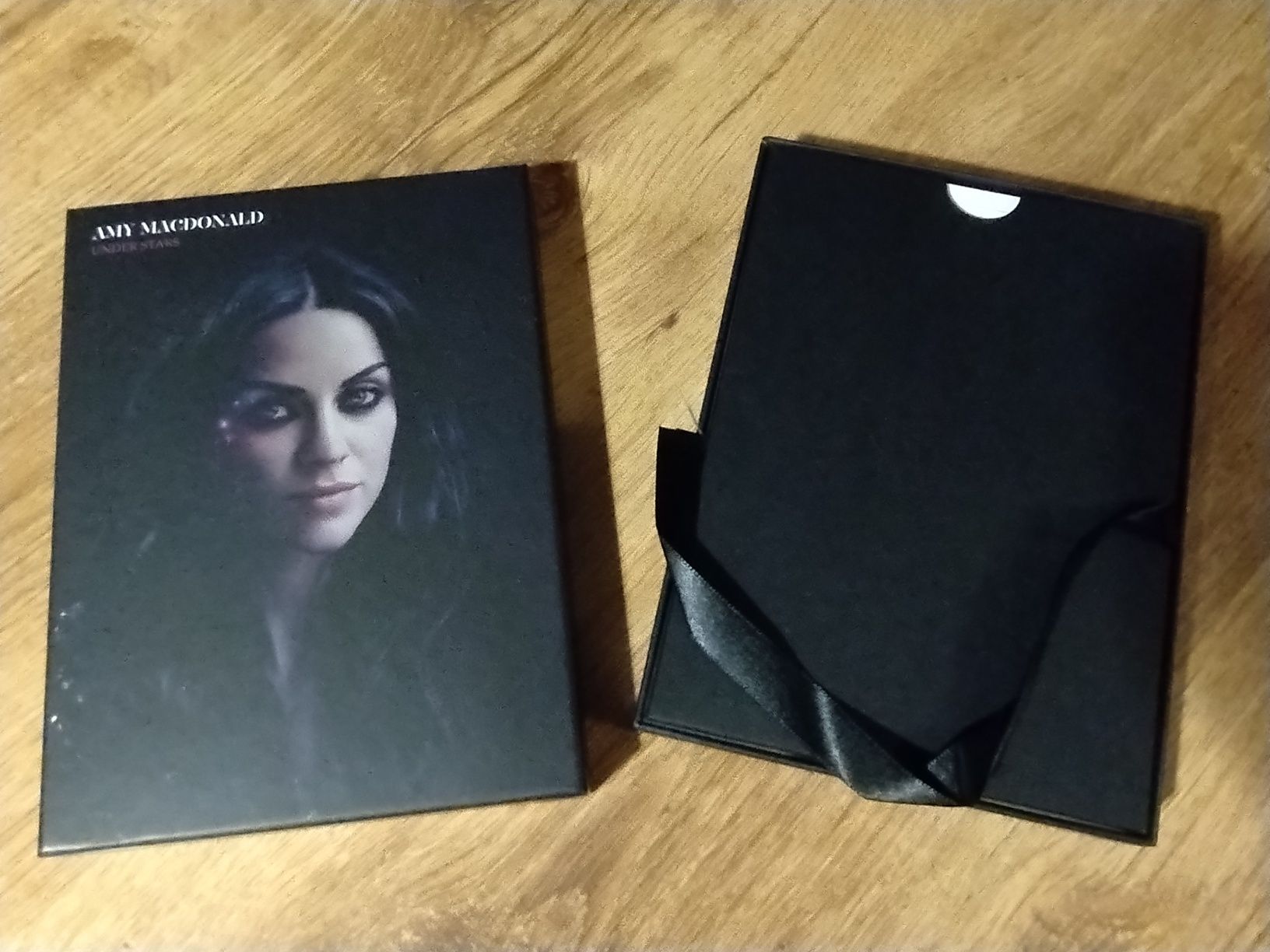 Amy Macdonald Under stars box