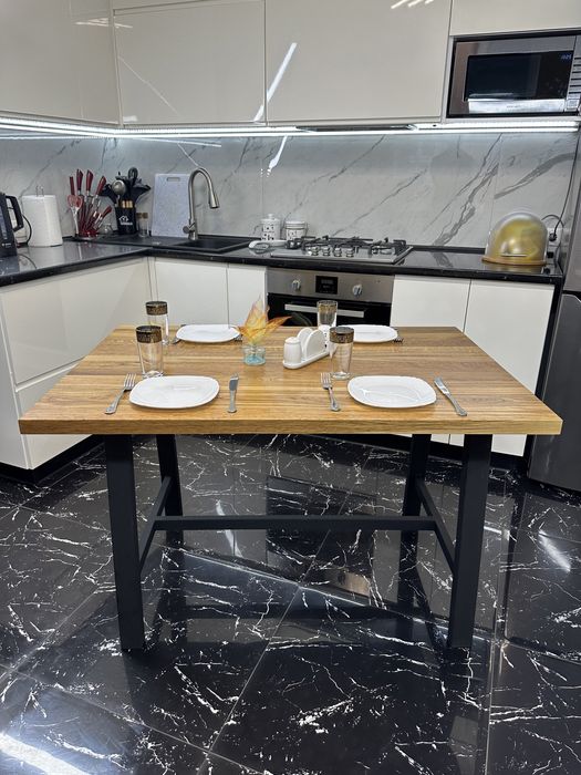 Обідній стіл дубовий