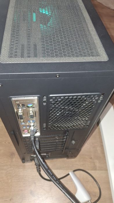 PC Torre gaming pouco usada