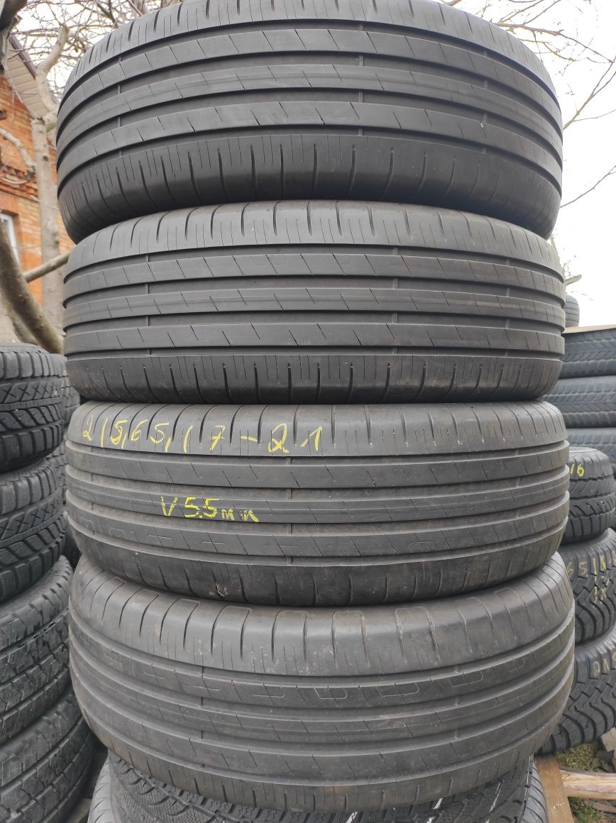 Шины лето 215/65R17.